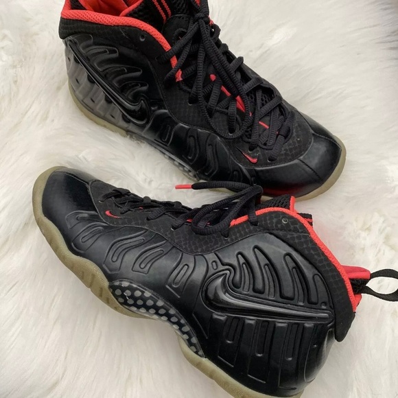 Women’s yeezy foamposites - Picture 2 of 4
